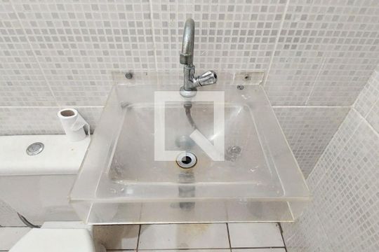Banheiro de casa para alugar com 2 quartos, 50m² em Jardim Suzanopolis, Suzano