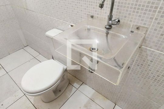 Banheiro de casa para alugar com 2 quartos, 50m² em Jardim Suzanopolis, Suzano