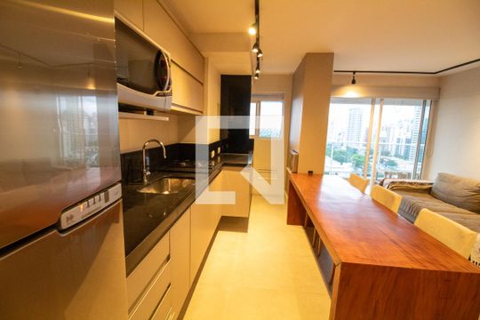 Cozinha de apartamento para alugar com 1 quarto, 49m² em Brooklin, São Paulo