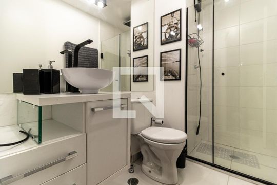 Banheiro de apartamento para alugar com 1 quarto, 38m² em Consolação, São Paulo