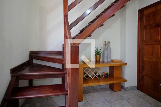 Detalhe da escada de apartamento à venda com 4 quartos, 170m² em Fernão Dias, Belo Horizonte