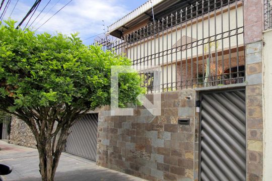 Fachada de casa à venda com 5 quartos, 300m² em Nova Floresta, Belo Horizonte