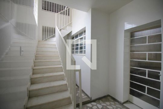 Escadas de casa à venda com 5 quartos, 300m² em Nova Floresta, Belo Horizonte