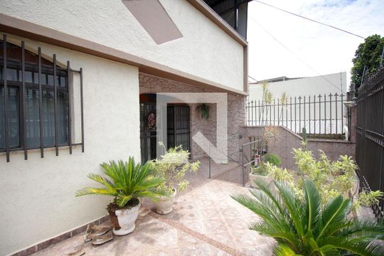 Varanda frontal de casa à venda com 5 quartos, 300m² em Nova Floresta, Belo Horizonte