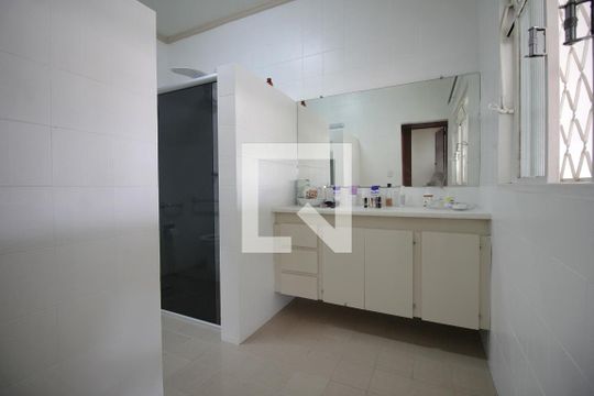 Banheiro da suite de casa à venda com 5 quartos, 300m² em Nova Floresta, Belo Horizonte