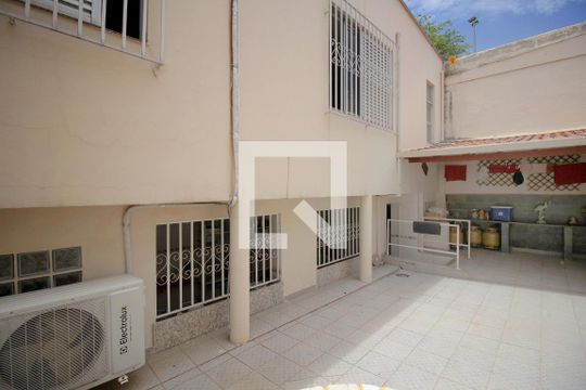 Quintal de fundos de casa à venda com 5 quartos, 300m² em Nova Floresta, Belo Horizonte