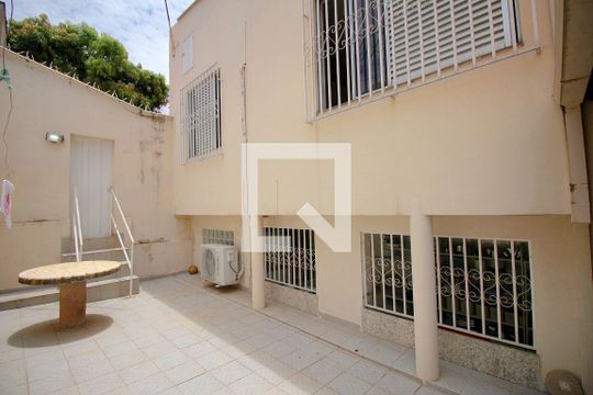 Quintal de fundos de casa à venda com 5 quartos, 300m² em Nova Floresta, Belo Horizonte