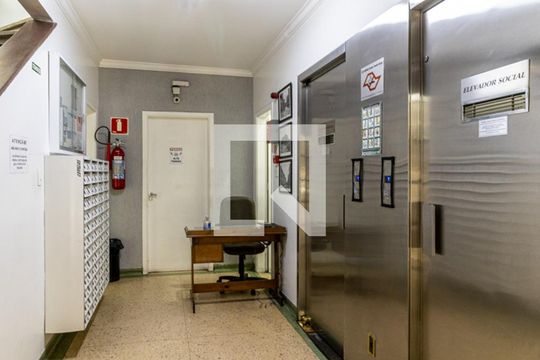 Hall Social de apartamento à venda com 2 quartos, 65m² em Vila Buarque, São Paulo