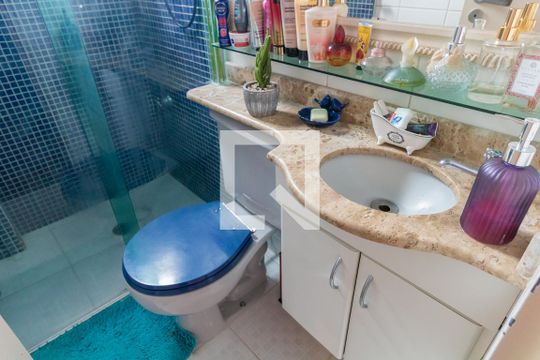 Banheiro de apartamento à venda com 2 quartos, 50m² em Vila Marieta, São Paulo