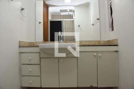 Banheiro de apartamento para alugar com 3 quartos, 64m² em Vila do Castelo, São Paulo