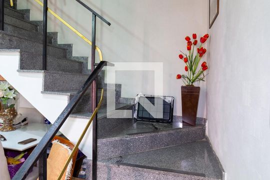 Escada de casa de condomínio à venda com 2 quartos, 88m² em Irajá, Rio de Janeiro