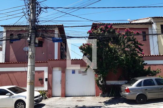 Fachada de casa de condomínio à venda com 2 quartos, 88m² em Irajá, Rio de Janeiro