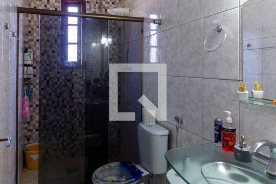 Banheiro  de casa de condomínio à venda com 2 quartos, 88m² em Irajá, Rio de Janeiro