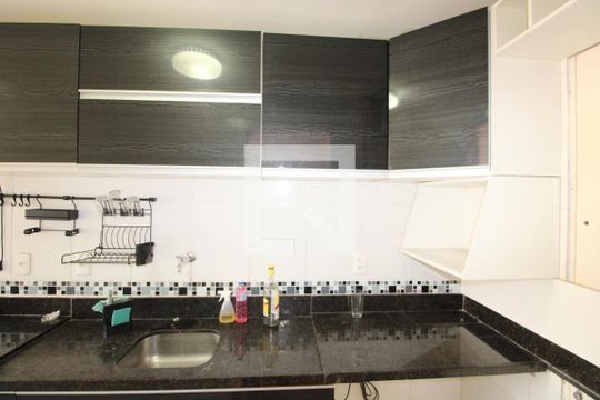 Cozinha de apartamento para alugar com 1 quarto, 48m² em Méier, Rio de Janeiro