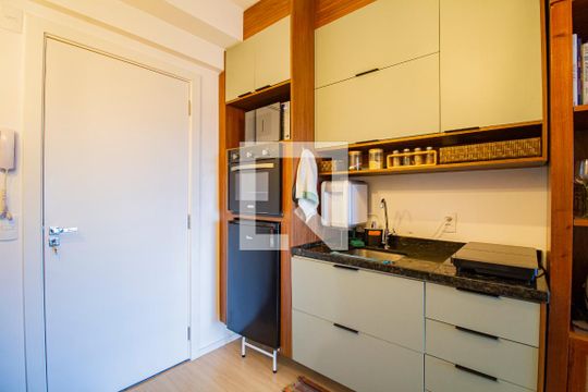 Cozinha de apartamento à venda com 1 quarto, 30m² em Sumaré, São Paulo