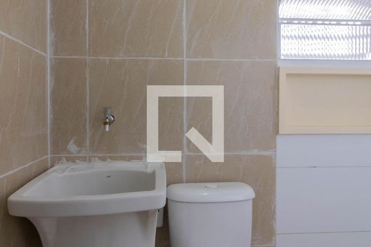 Banheiro de kitnet/studio para alugar com 1 quarto, 25m² em Vila Monteiro Lobato, Guarulhos