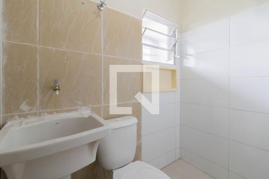 Banheiro de kitnet/studio para alugar com 1 quarto, 25m² em Vila Monteiro Lobato, Guarulhos