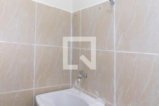 Banheiro de kitnet/studio para alugar com 1 quarto, 25m² em Vila Monteiro Lobato, Guarulhos