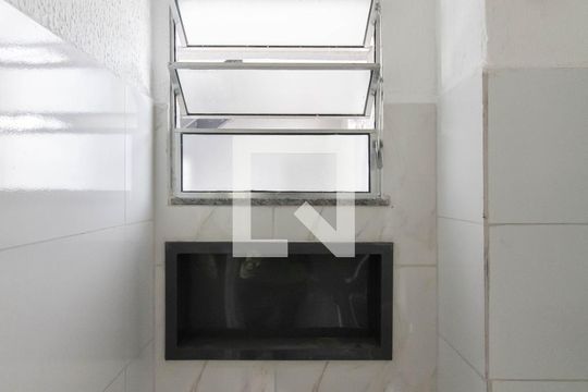 Banheiro de kitnet/studio para alugar com 1 quarto, 25m² em Vila Monteiro Lobato, Guarulhos