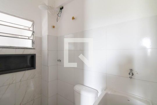 Banheiro de kitnet/studio para alugar com 1 quarto, 25m² em Vila Monteiro Lobato, Guarulhos