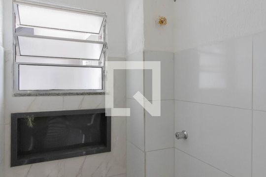 Banheiro de kitnet/studio para alugar com 1 quarto, 25m² em Vila Monteiro Lobato, Guarulhos