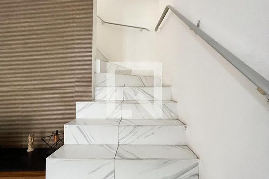 Escada de casa à venda com 3 quartos, 120m² em Vila Santa Catarina, São Paulo