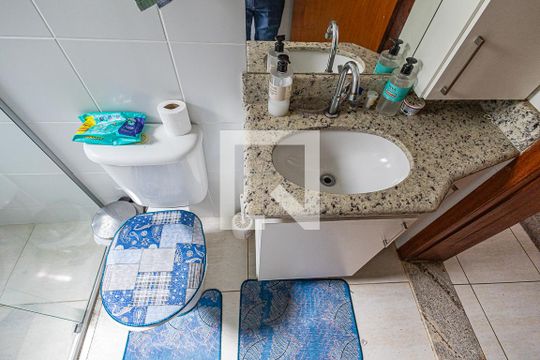 Banheiro de casa de condomínio à venda com 2 quartos, 160m² em Jaqueline, Belo Horizonte