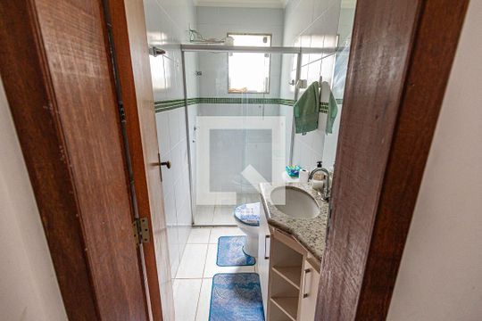 Banheiro de casa de condomínio à venda com 2 quartos, 160m² em Jaqueline, Belo Horizonte