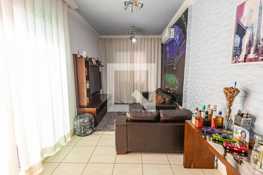 Sala de casa de condomínio à venda com 2 quartos, 160m² em Jaqueline, Belo Horizonte