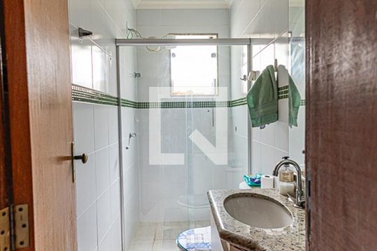 Banheiro de casa de condomínio à venda com 2 quartos, 160m² em Jaqueline, Belo Horizonte