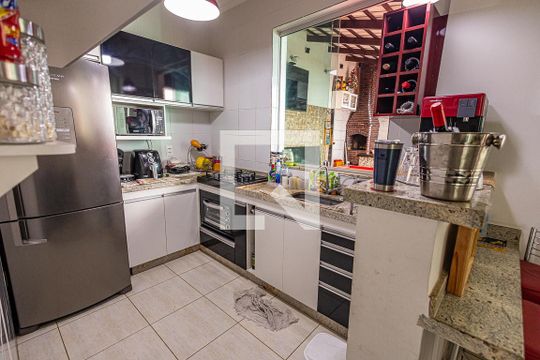 Cozinha de casa de condomínio à venda com 2 quartos, 160m² em Jaqueline, Belo Horizonte