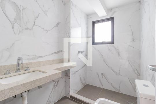 Banheiro de kitnet/studio à venda com 1 quarto, 32m² em Petrópolis, Porto Alegre