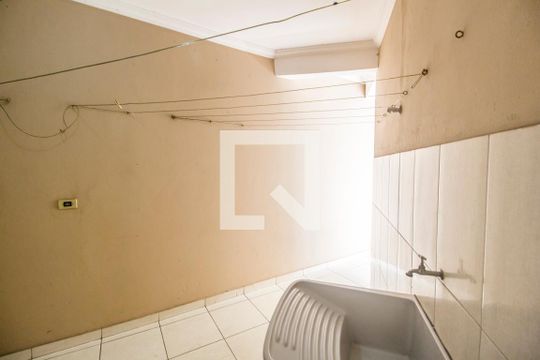 Área de Serviço de casa para alugar com 2 quartos, 50m² em Vila Lourdes, Barueri