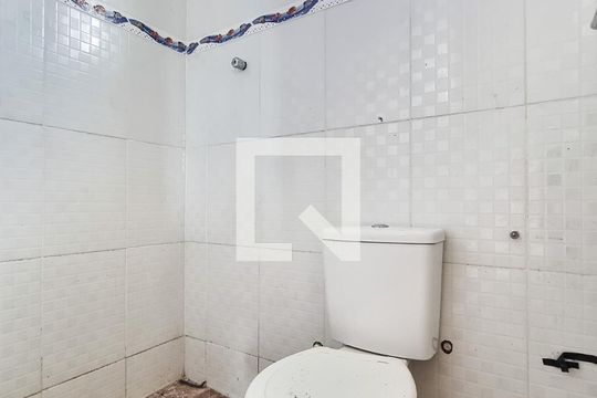 Banheiro de kitnet/studio para alugar com 1 quarto, 40m² em Jardim Ismenia, São José dos Campos