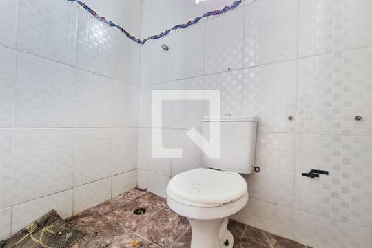 Banheiro de kitnet/studio para alugar com 1 quarto, 40m² em Jardim Ismenia, São José dos Campos