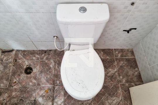 Banheiro de kitnet/studio para alugar com 1 quarto, 40m² em Jardim Ismenia, São José dos Campos