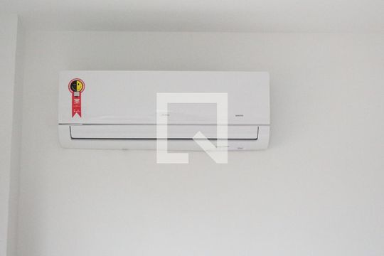 Sala / Quarto de kitnet/studio para alugar com 1 quarto, 28m² em Jardim São Paulo, São Paulo