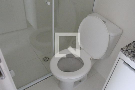 Banheiro de kitnet/studio para alugar com 1 quarto, 28m² em Jardim São Paulo, São Paulo
