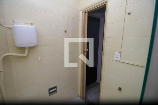Banheiro de kitnet/studio para alugar com 1 quarto, 40m² em Centro, Rio de Janeiro
