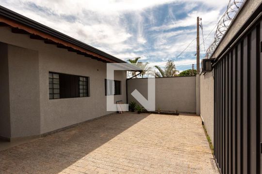Quintal de casa à venda com 2 quartos, 111m² em Jardim Andorinhas, Campinas