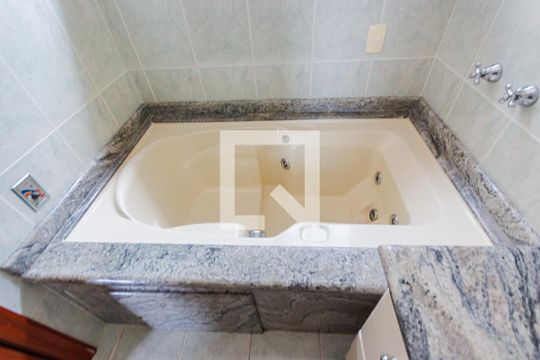 Banheira de casa para alugar com 3 quartos, 200m² em Vila Metalúrgica, Santo André