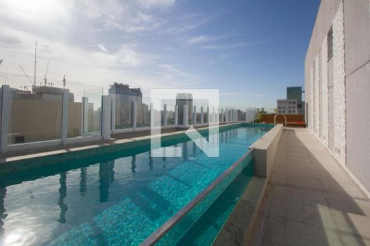 Piscina de apartamento para alugar com 2 quartos, 60m² em Chácara Santo Antônio, São Paulo