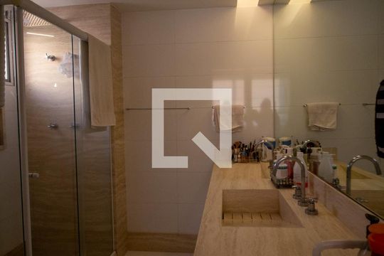 Banheiro da Suíte 1 de apartamento para alugar com 3 quartos, 189m² em Barra da Tijuca, Rio de Janeiro