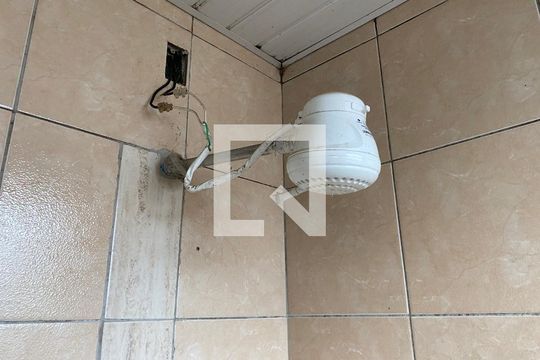 Banheiro de casa para alugar com 1 quarto, 30m² em Jardim Oriental, São Paulo