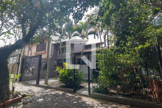 Fachada de casa à venda com 4 quartos, 174m² em Jardim Sabará, Porto Alegre