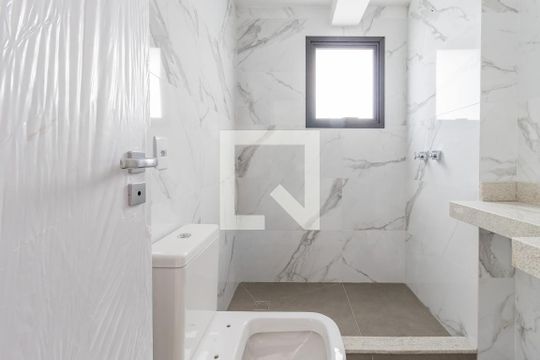 Banheiro de casa de condomínio à venda com 1 quarto, 29m² em Petrópolis, Porto Alegre