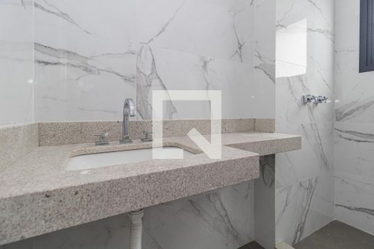 Banheiro de kitnet/studio à venda com 1 quarto, 32m² em Petrópolis, Porto Alegre