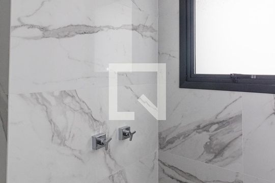 Banheiro de kitnet/studio à venda com 1 quarto, 32m² em Petrópolis, Porto Alegre