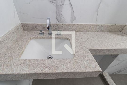 Banheiro de kitnet/studio à venda com 1 quarto, 32m² em Petrópolis, Porto Alegre