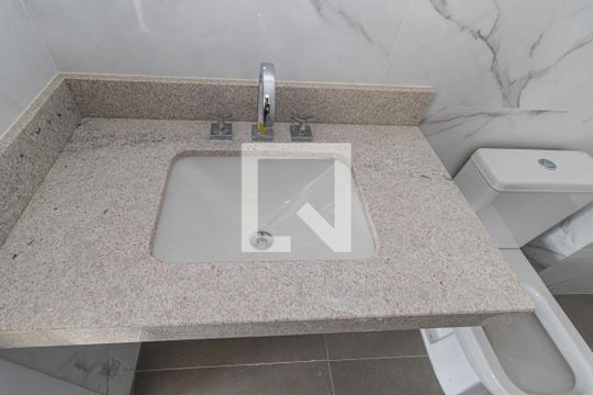 Banheiro de kitnet/studio à venda com 1 quarto, 41m² em Petrópolis, Porto Alegre